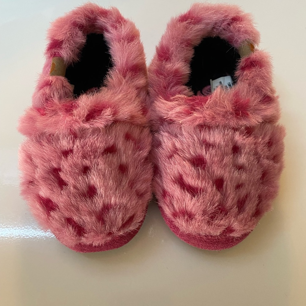 Acorn moccasins. Size kids 8-9.